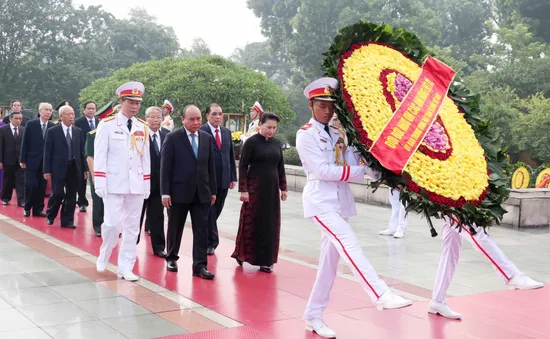 Lãnh đạo Đảng, Nhà nước dâng hương tưởng niệm các anh hùng liệt sỹ