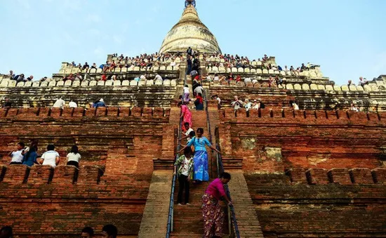 Myanmar cấm du khách leo lên các ngôi chùa ở Bagan