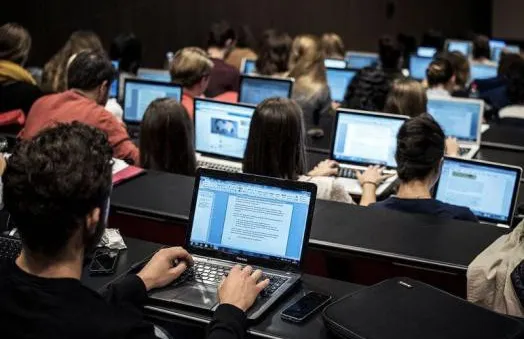 Các tân sinh viên có cơ hội được giảm giá lớn khi mua laptop
