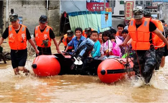 Bão lũ tại Trung Quốc khiến hàng trăm nghìn người bị ảnh hưởng