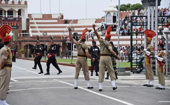 Pakistan đóng cửa đường sắt và một hành lang không phận với Ấn Độ