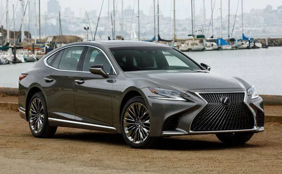 Xe Lexus LS500 tại Việt Nam phải triệu hồi do lỗi lốp