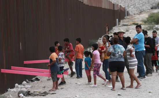 Dự án bập bênh hồng ở bức tường biên giới Mỹ - Mexico