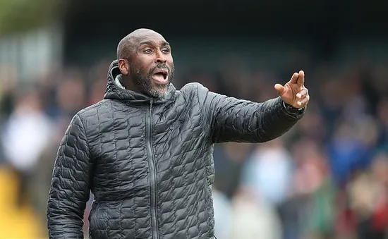 Sol Campbell chia tay CLB Macclesfield Town vì vấn đề đãi ngộ