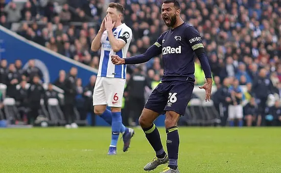 Ashley Cole chính thức nói lời chia tay với sự nghiệp cầu thủ