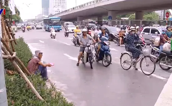 Có nên cho tiền người ăn xin hay không?