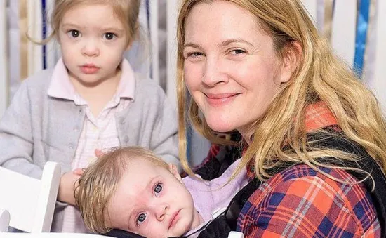 Drew Barrymore khuyến khích các con hãy là chính mình