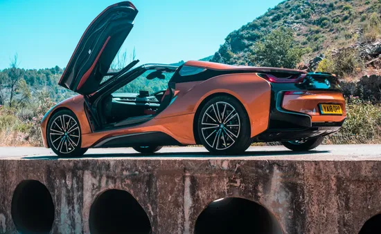 Lộ diện hình ảnh BMW i8 "thoát xác" với hình hài mới, sắc sảo không ngờ