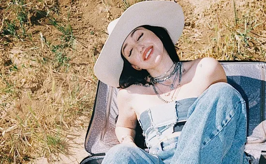 Noah Cyrus: Đi tìm sự công nhận, thoát khỏi cái bóng của chị gái Miley Cyrus