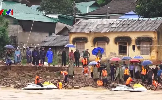 Bộ đội, Công an Thanh Hóa nỗ lực giúp dân khắc phục hậu quả mưa lũ