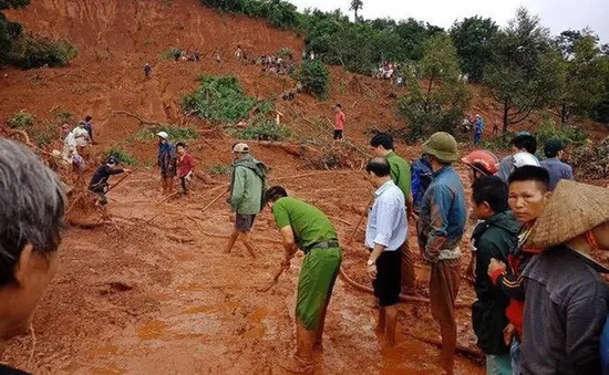 Tìm thấy 3 thi thể trong một gia đình bị sạt lở vùi lấp ở Đắk Nông