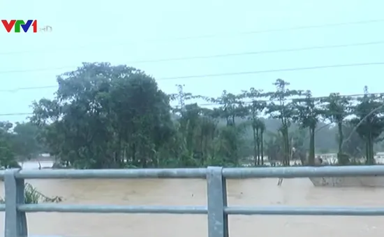 Mưa lớn kéo dài, nhiều khu vực tại Lâm Đồng chìm trong nước lũ