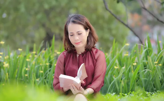 Tiến sĩ, nhà thơ Trương Mỹ Nhân: Niềm vui của tôi là được viết