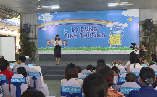 Lọ đựng tình thương tiếp sức trẻ mồ côi