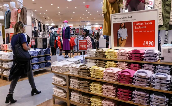 Uniqlo sẽ bày bán đồ may mặc làm từ nhựa tái chế