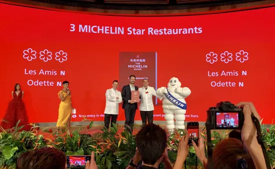 Singapore lần đầu tiên có hai nhà hàng đạt ba sao Michelin