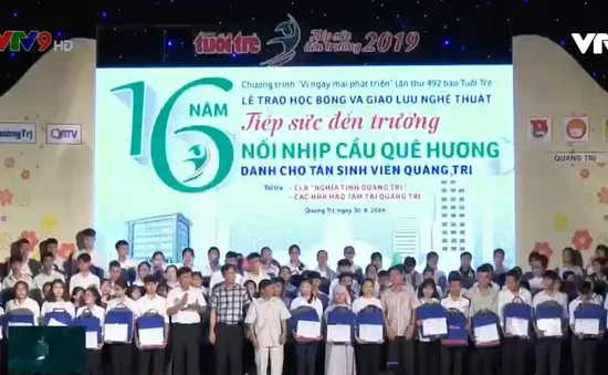 Trao hàng trăm suất học bổng "Tiếp sức đến trường" năm 2019