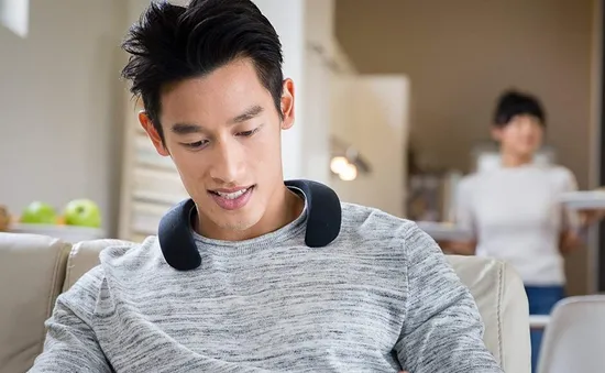 Bose SoundWear - Loa không dây "vòng cổ" với pin 12 tiếng