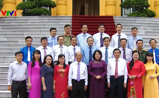 Đẩy mạnh học tập, làm theo tấm gương đạo đức Hồ Chí Minh