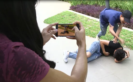 Thu Đông làm clip đăng Youtube khiến cả nhà gặp tai họa