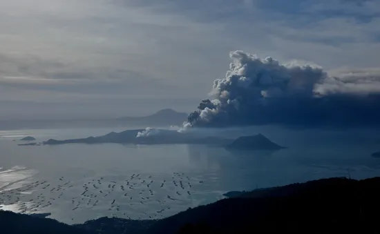 Núi lửa phun trào tại Philippines