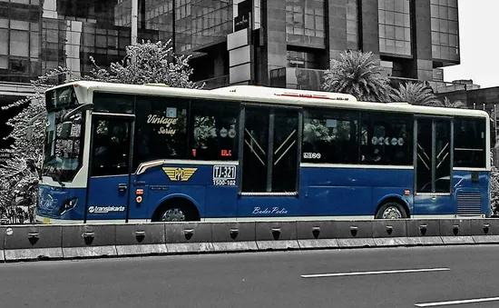 Xe bus nhanh Transjakarta cải thiện hệ thống vận tải công cộng tại Jakarta (Indonesia)