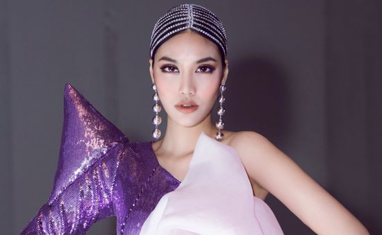 “Mẹ bỉm sữa” Lan Khuê lần đầu tái xuất tỏa sáng như nữ thần trong show thời trang