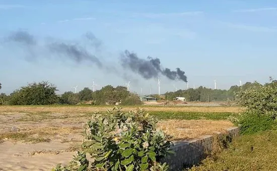 Cháy tuabin trụ điện gió tại Bình Thuận