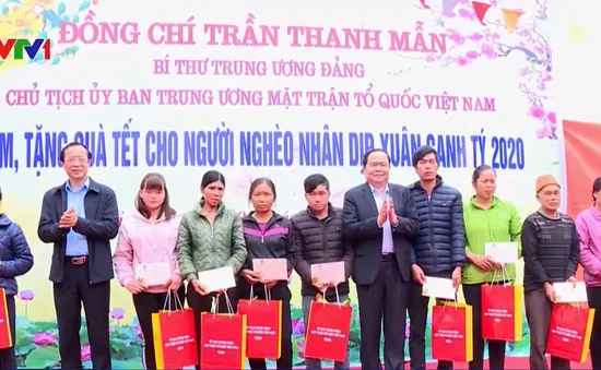 Chủ tịch Ủy ban Trung ương MTTQ Việt Nam tặng quà Tết tại Lạng Sơn