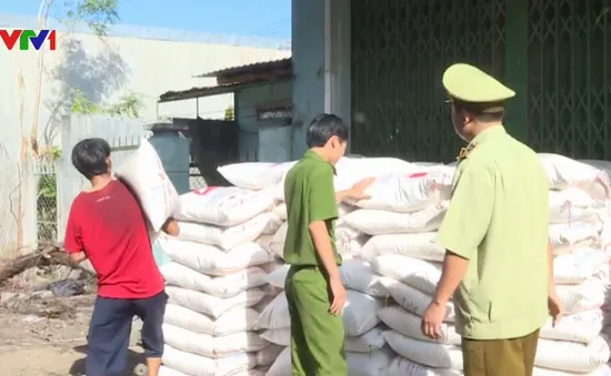 Thu giữ lượng lớn đường, bột ngọt không rõ nguồn gốc tại Phú Yên