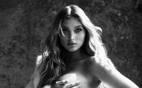 Thiên thần Victoria's Secret Elsa Hosk sắp làm mẹ