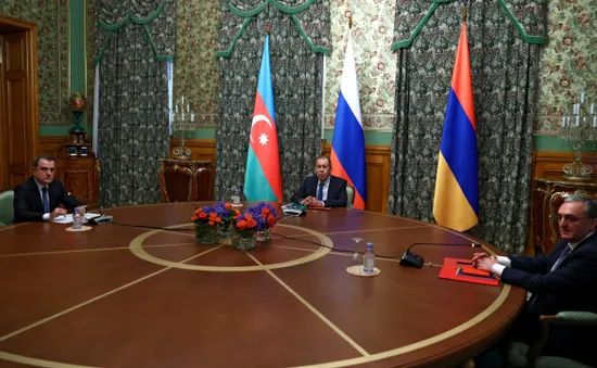 Armenia và Azerbaijan nhất trí ngừng bắn