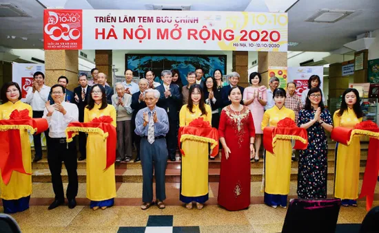 Trưng bày nhiều bộ sưu tập tem quý hiếm nhân kỷ niệm 1010 năm Thăng Long - Hà Nội