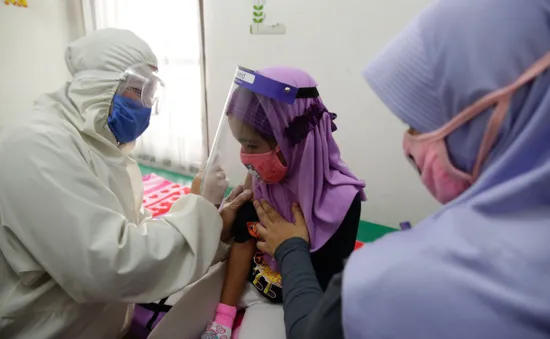 Indonesia đặt mục tiêu tiêm vaccine ngừa COVID-19 cho người dân từ tháng 11 tới