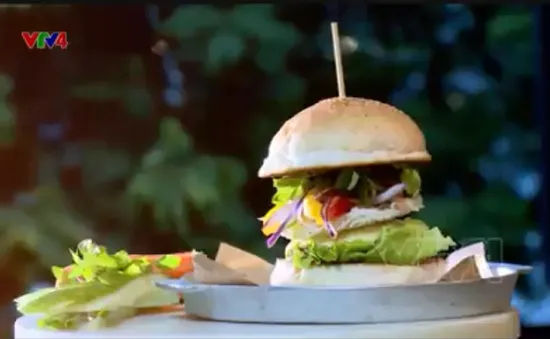 Bún chả Burger – Sự kết hợp ẩm thực độc đáo mới