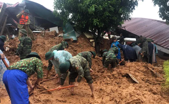 Vụ sạt lở ở Quảng Trị: Lập Sở chỉ huy tiền phương để cứu nạn, Phó Chủ tịch thường trực UBND tỉnh chỉ huy