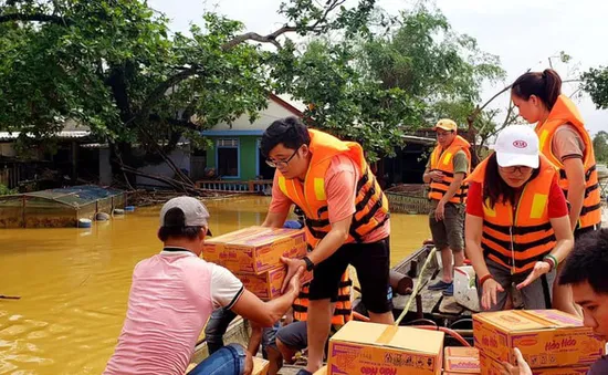 Dân buôn “thổi giá” áo phao cứu sinh, quản lý thị trường vào cuộc