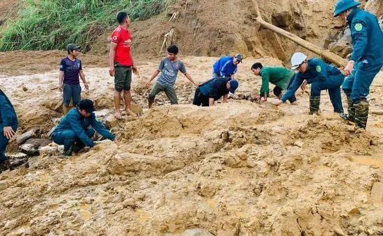 Sạt lở tại Phước Sơn, Quảng Nam: Tìm thấy thêm 1 thi thể, vẫn còn 7 người mất tích