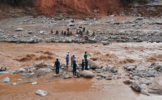 Vụ cứu hộ công nhân Thủy điện Đăk Mi 2: 10 người đu dây thoát ra ngoài