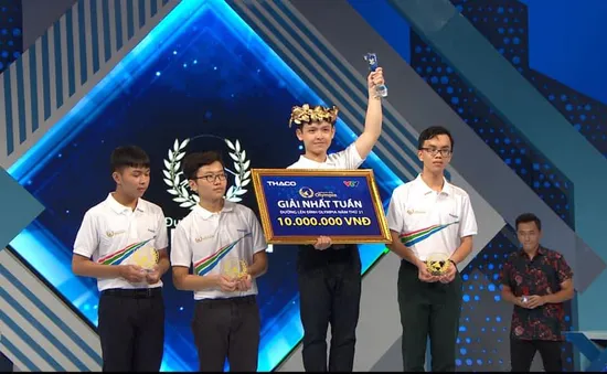 Sau màn rượt đuổi điểm số, nam sinh Ninh Bình thở phào khi giành vòng nguyệt quế Đường lên đỉnh Olympia