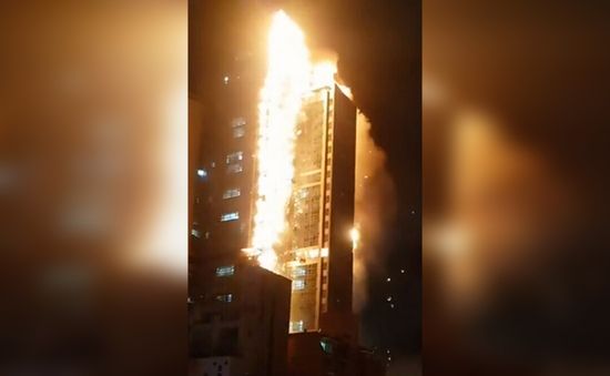 Cháy lớn thiêu rụi tòa nhà 33 tầng ở Hàn Quốc