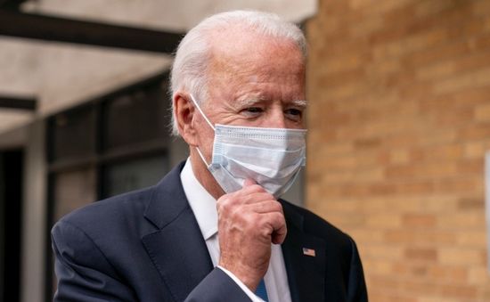 Chiến lược đối phó với "vũng lầy" COVID-19 của ông Biden