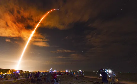 Tàu vũ trụ Crew Dragon của SpaceX kết nối thành công với ISS