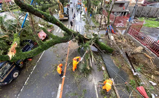 Hình ảnh Phillipines đổ nát, tan hoang do siêu bão mạnh nhất thế giới Goni