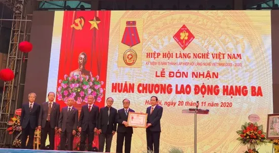 Hiệp hội Làng nghề Việt Nam đón nhận Huân chương Lao động hạng Ba