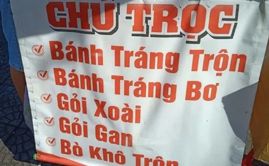 6 người nghi ngộ độc do ăn bánh tráng trộn trước cổng trường học