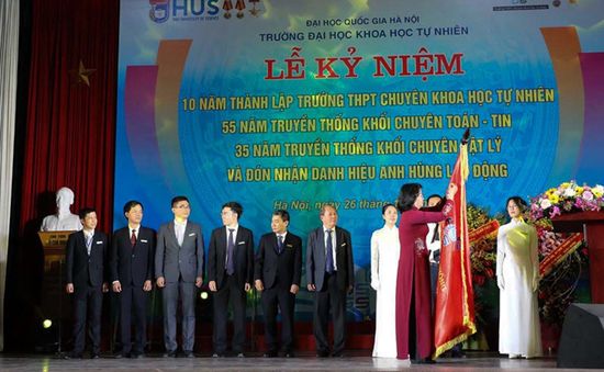 Trường THPT chuyên Khoa học Tự nhiên nhận danh hiệu Anh hùng Lao động