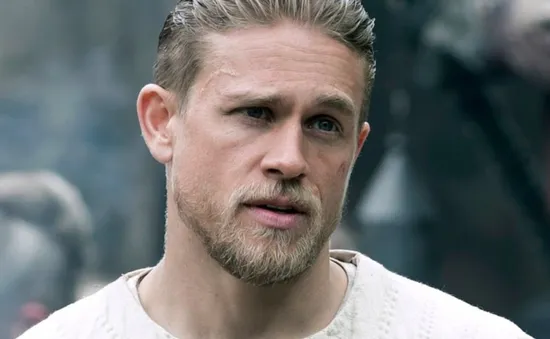 Charlie Hunnam không tin được giao vai James Bond