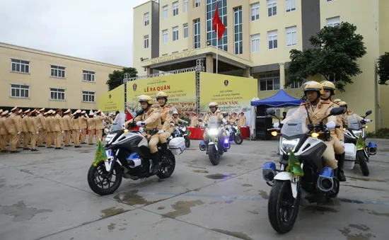 [Ảnh] CSGT ra quân bảo đảm trật tự, an toàn giao thông phục vụ bảo vệ Đại hội XIII của Đảng