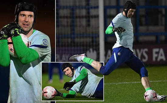 Màn tái xuất đáng quên của Petr Cech trong màu áo Chelsea